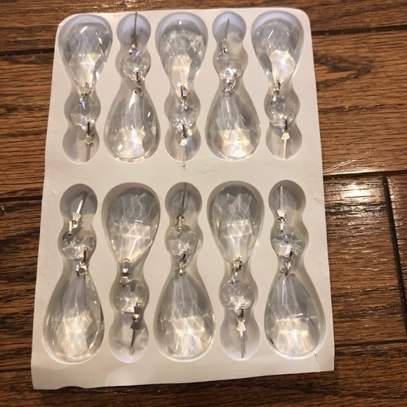 Listing Updated! Gorgeous Teardrop Crystal Pendant - Picture 3 of 8